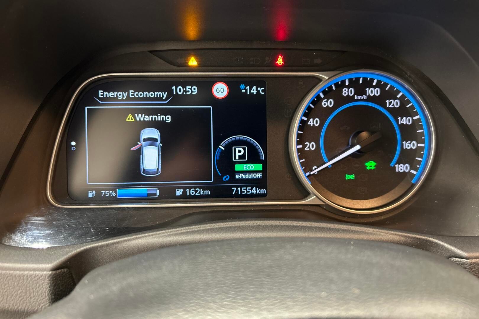 Nissan Leaf iso kuva 19