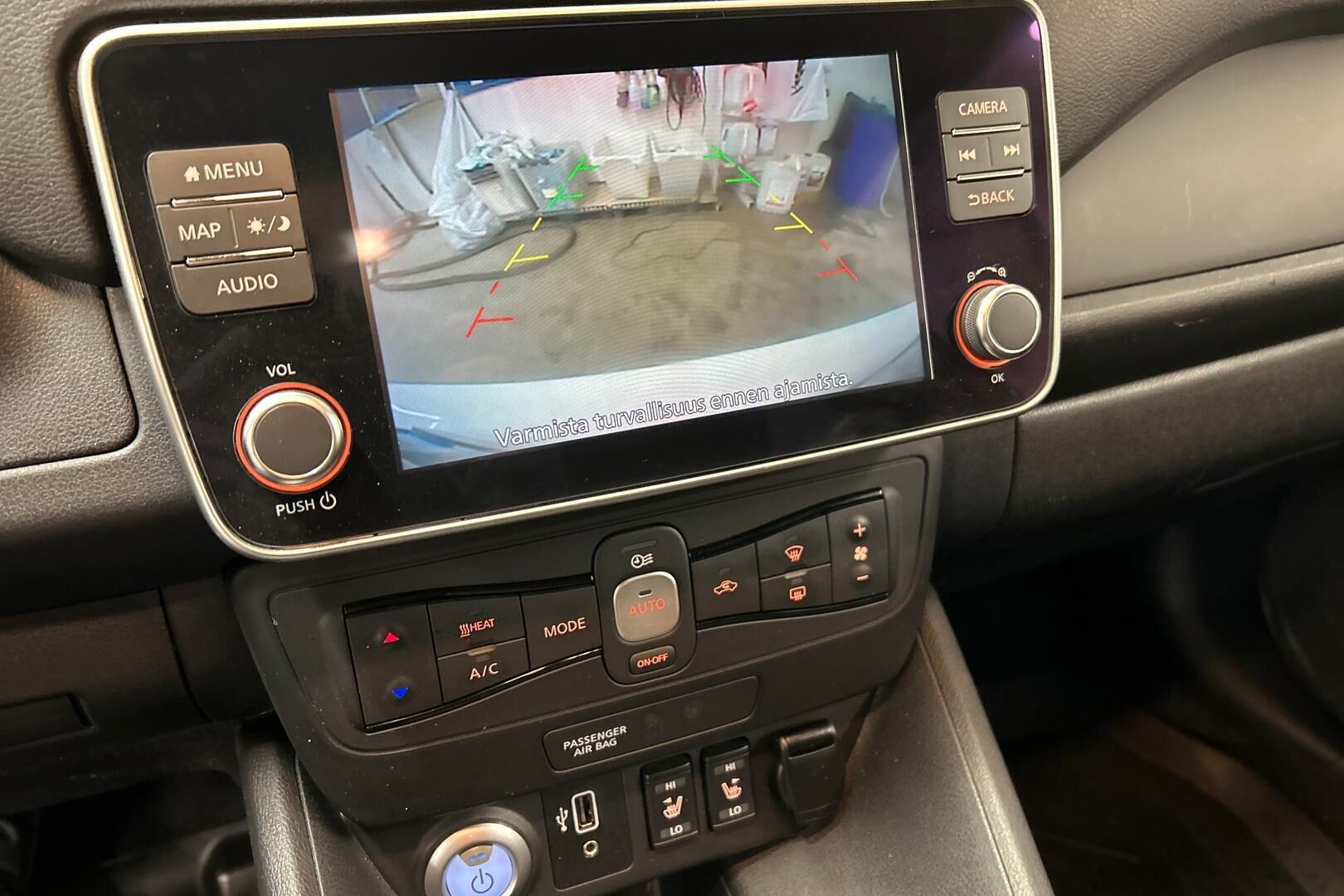 Nissan Leaf iso kuva 21