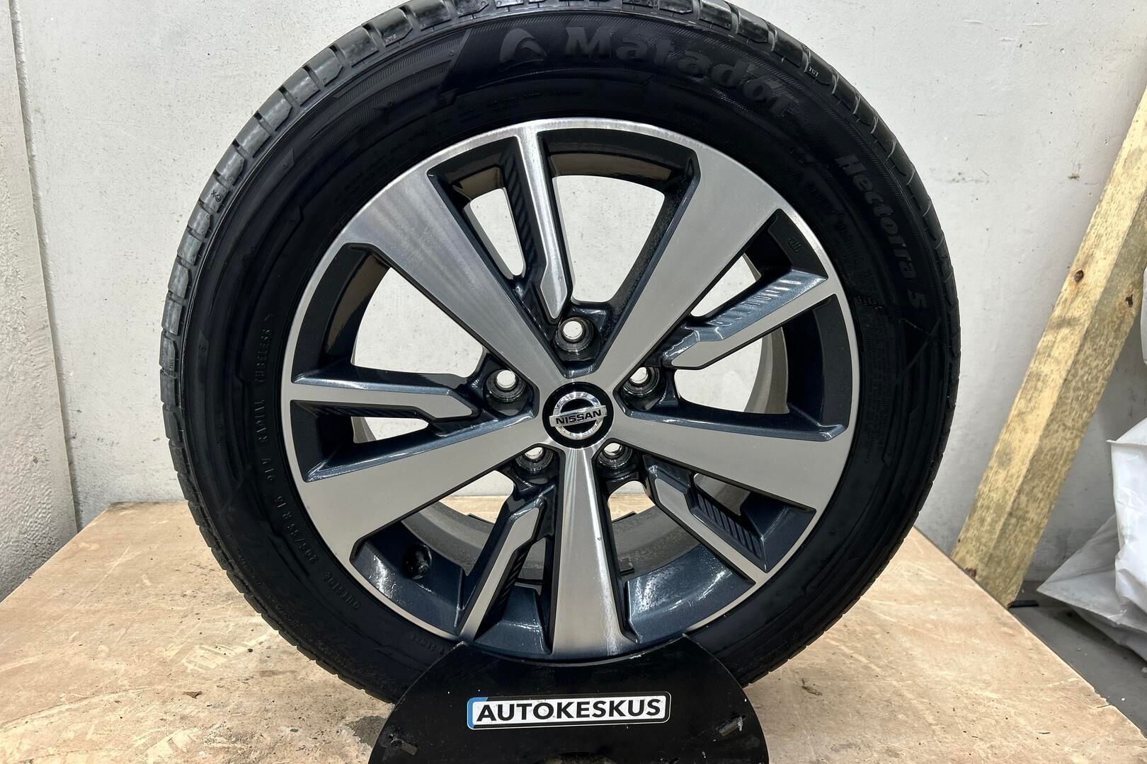 Nissan Leaf iso kuva 5