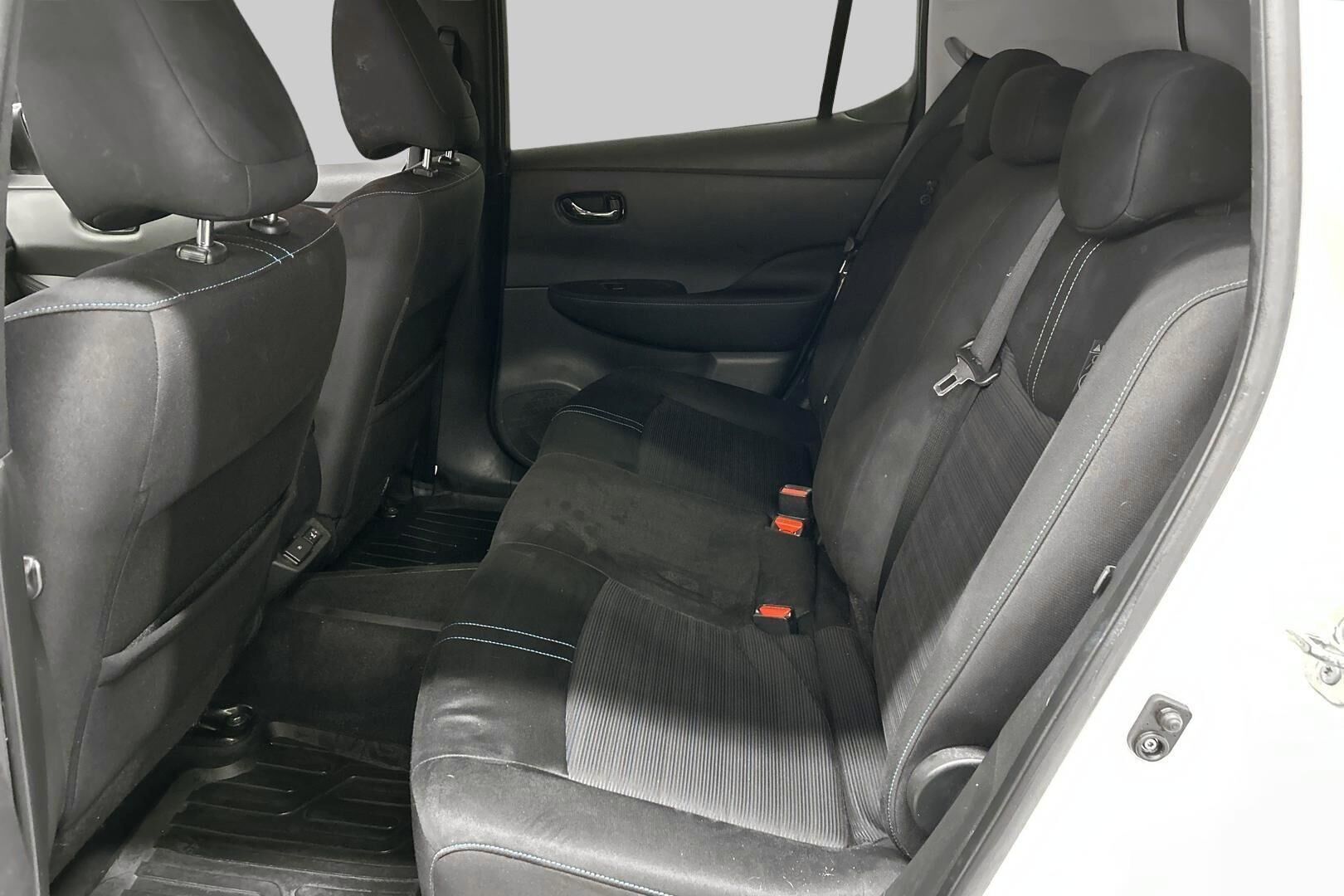 Nissan Leaf iso kuva 14