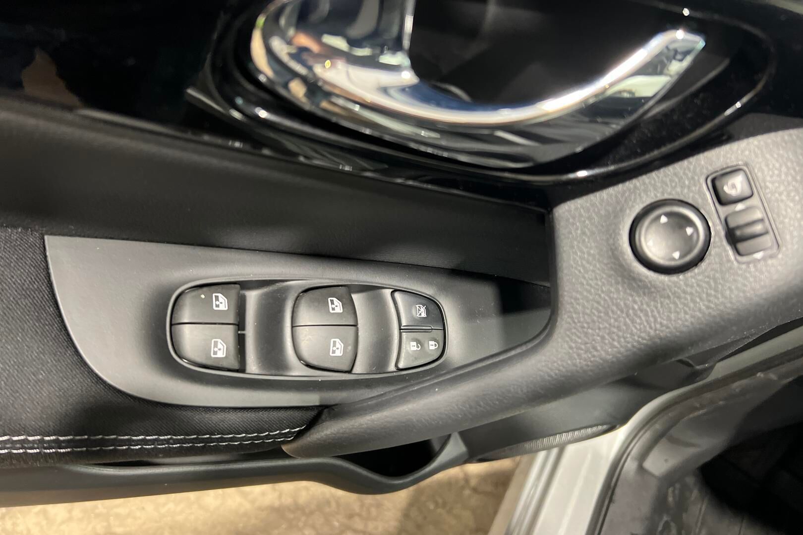 Nissan Qashqai iso kuva 14