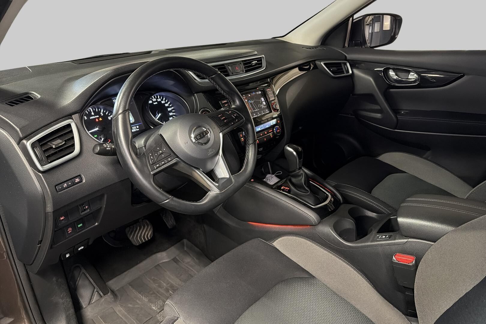 Nissan Qashqai iso kuva 9