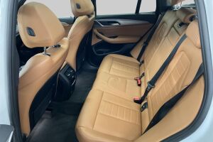 BMW iX3 esikatselu 10