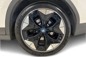 BMW iX3 esikatselu 13