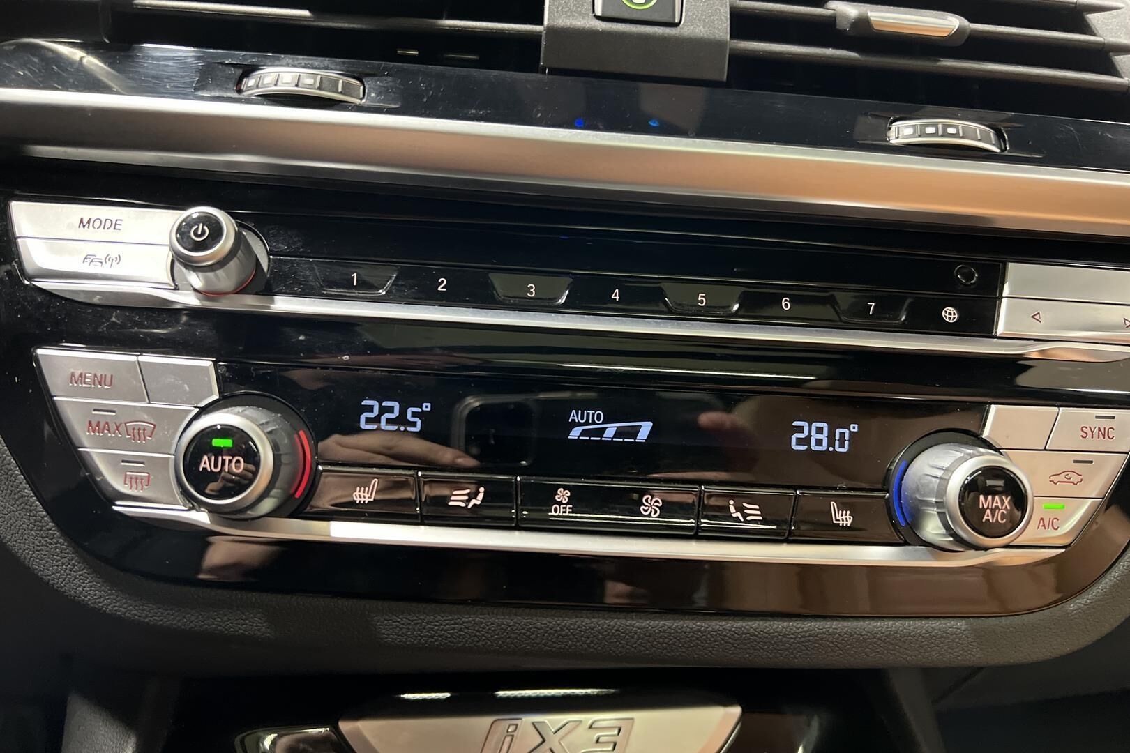 BMW iX3 iso kuva 16
