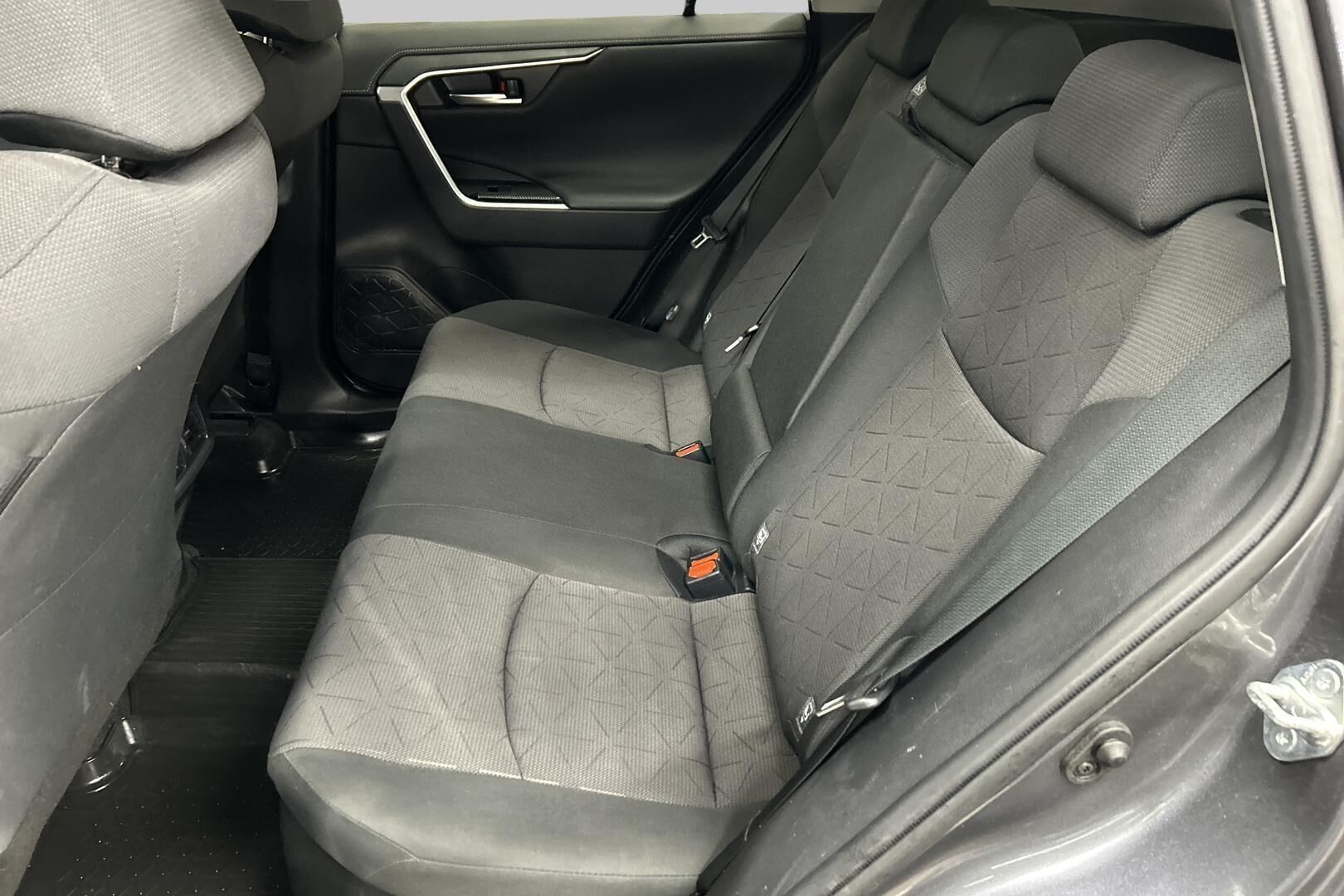 Toyota RAV4 iso kuva 10