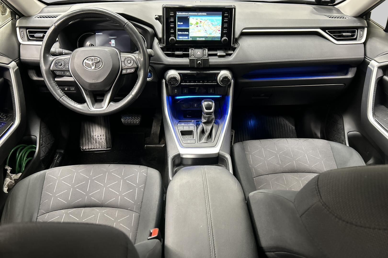 Toyota RAV4 iso kuva 11
