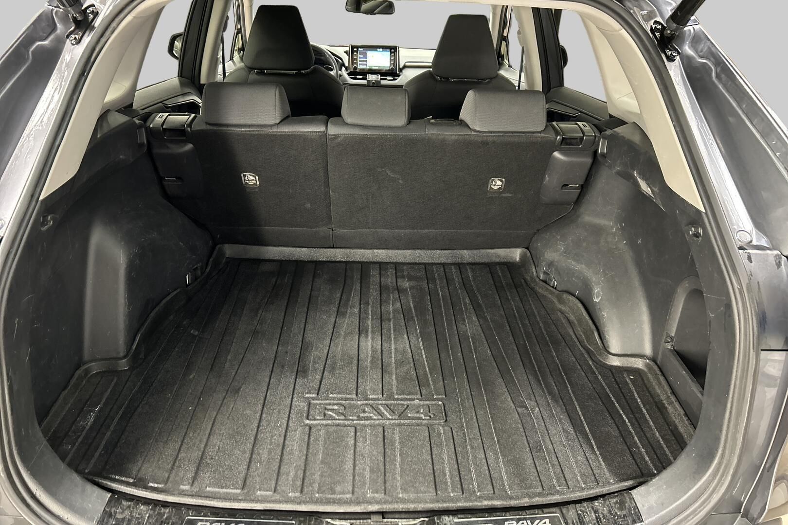Toyota RAV4 iso kuva 12