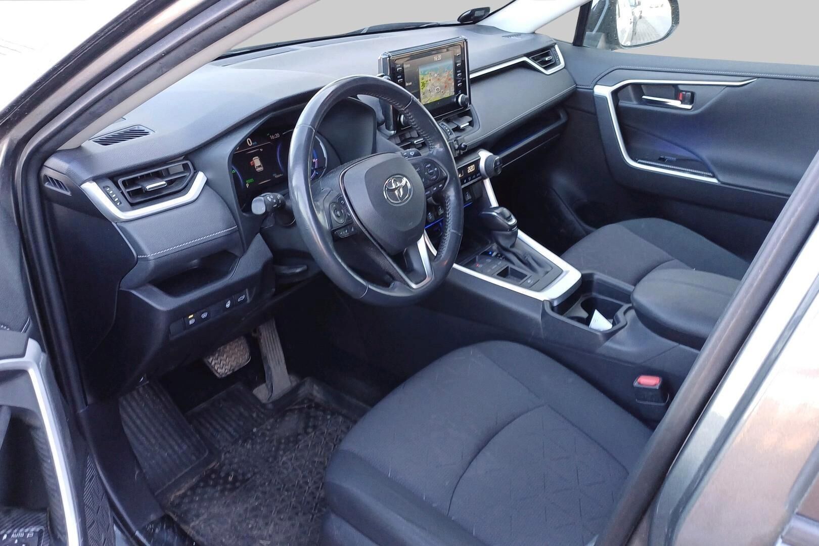 Toyota RAV4 iso kuva 2