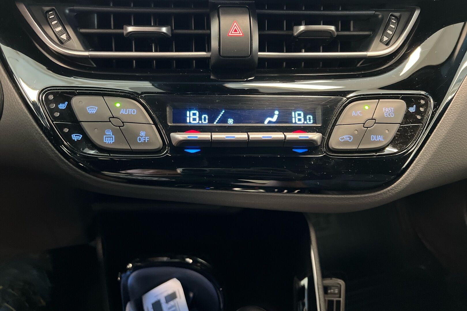 Toyota C-HR iso kuva 10