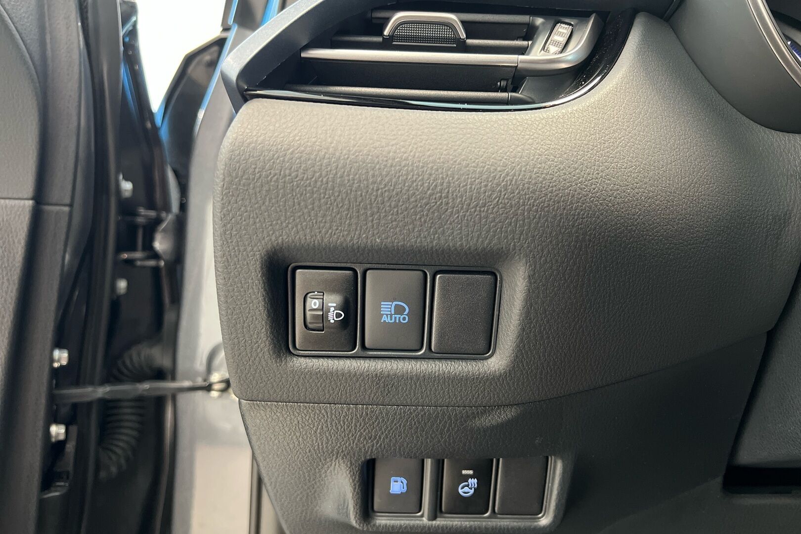 Toyota C-HR iso kuva 14