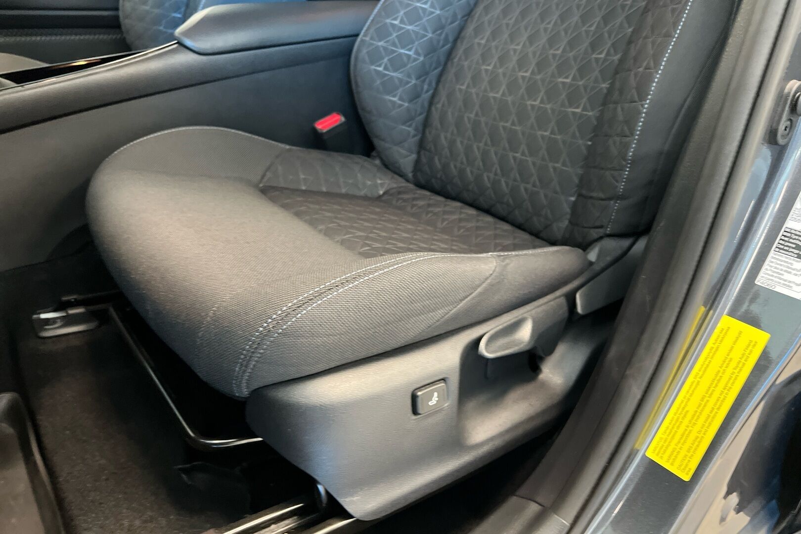 Toyota C-HR iso kuva 15