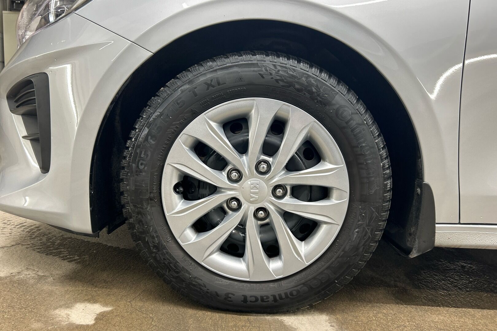 Kia Ceed iso kuva 10