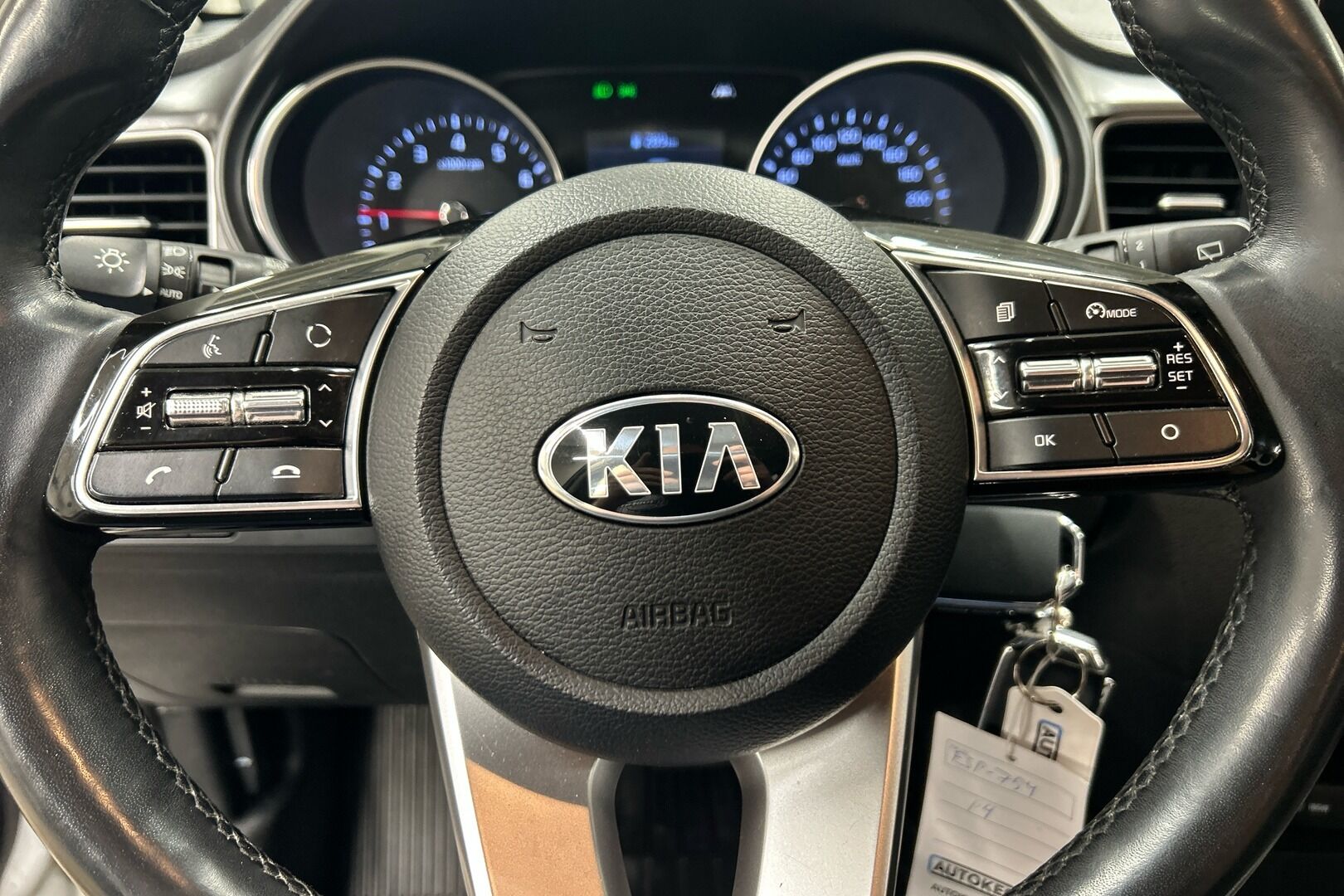 Kia Ceed iso kuva 13