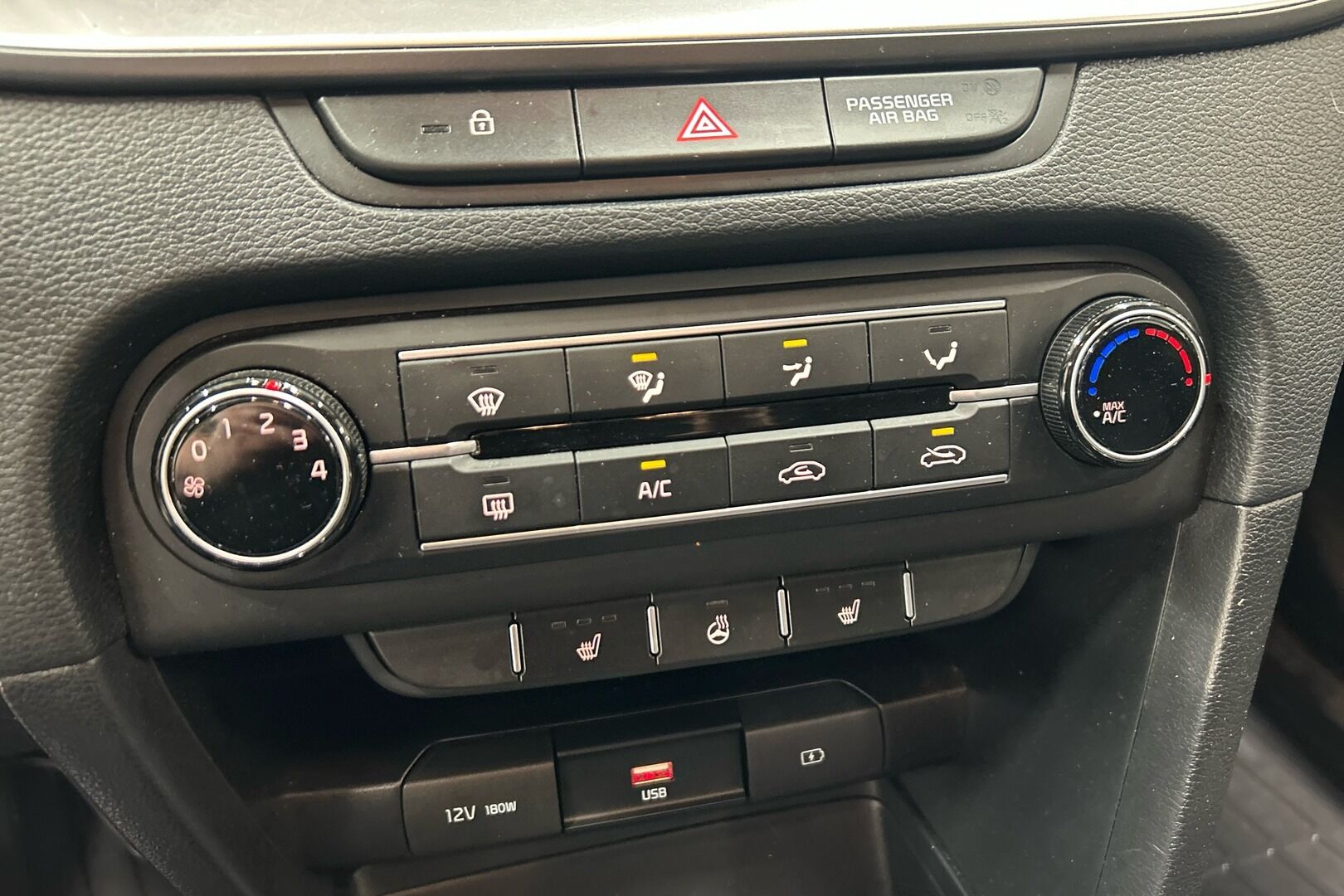 Kia Ceed iso kuva 16