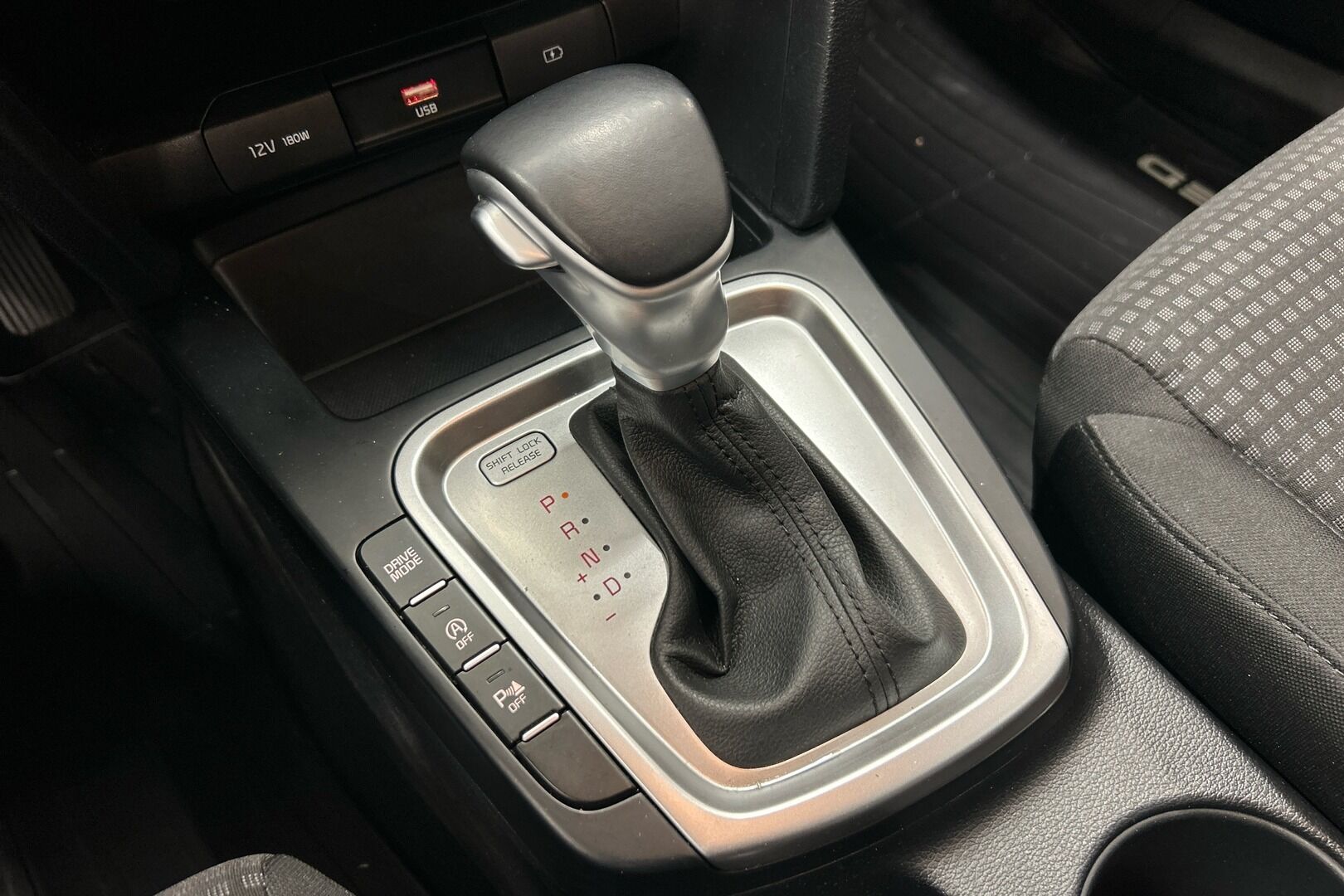 Kia Ceed iso kuva 17