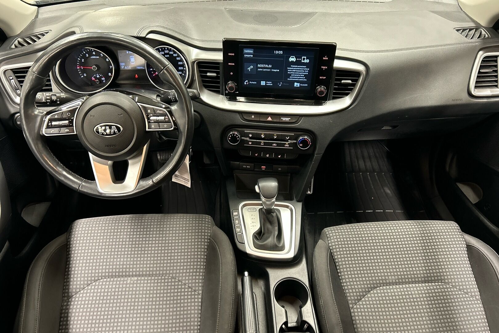 Kia Ceed iso kuva 6