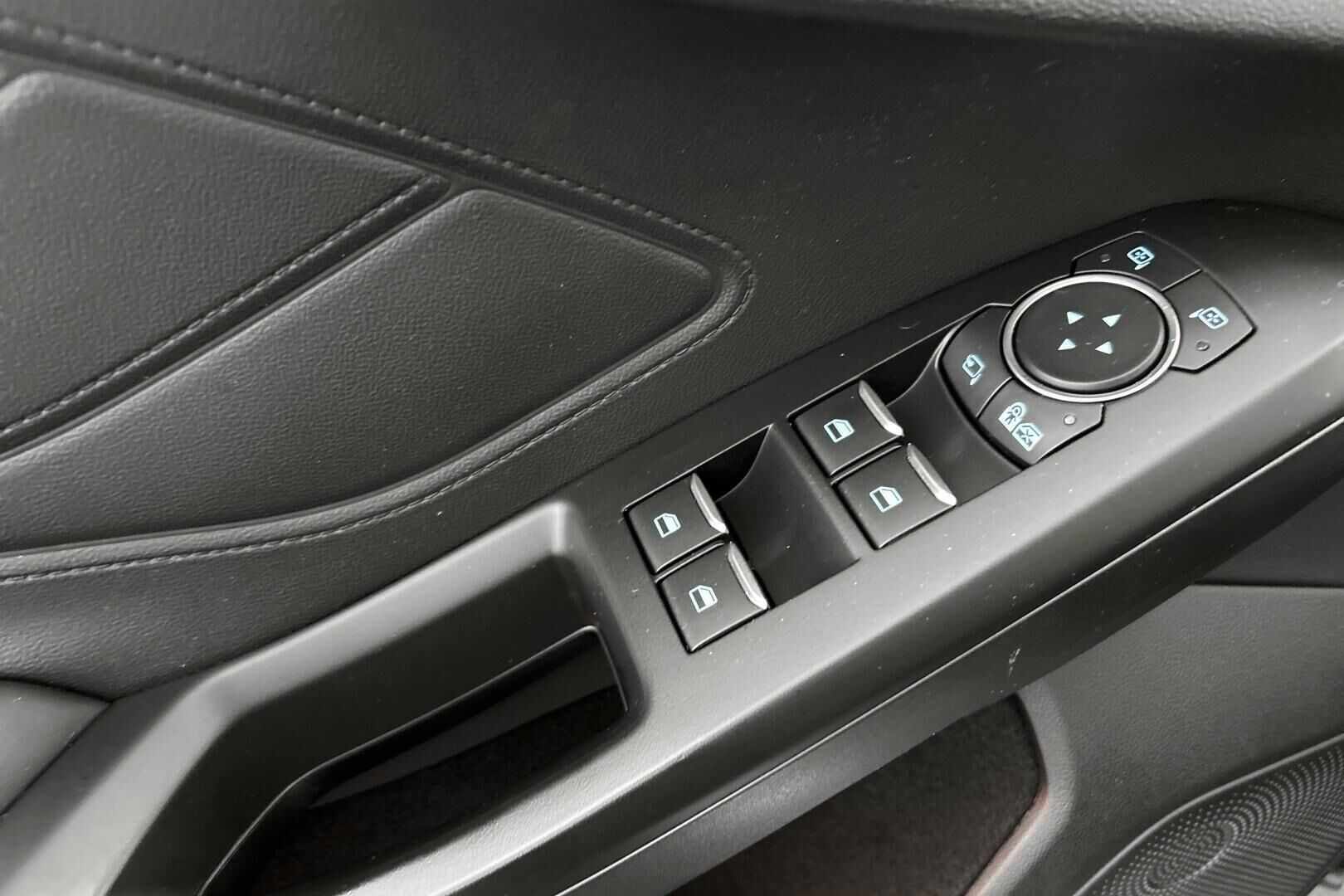 Ford Focus iso kuva 25