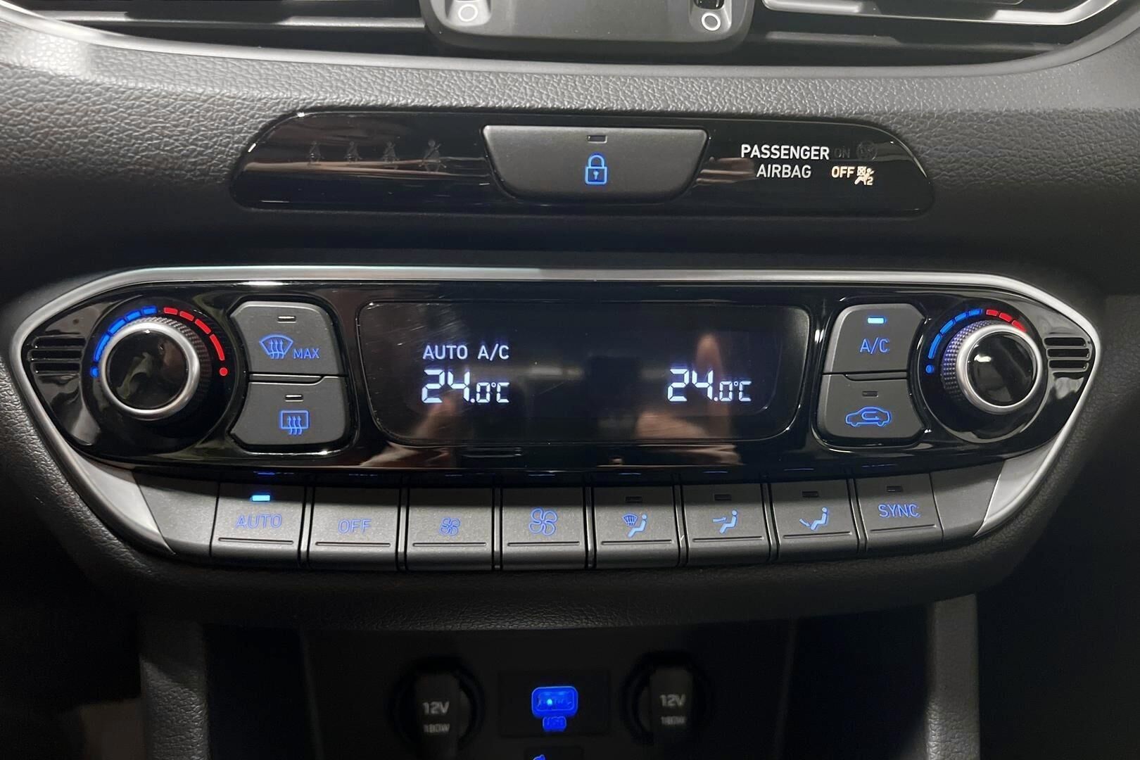 Hyundai i30 Wagon iso kuva 17