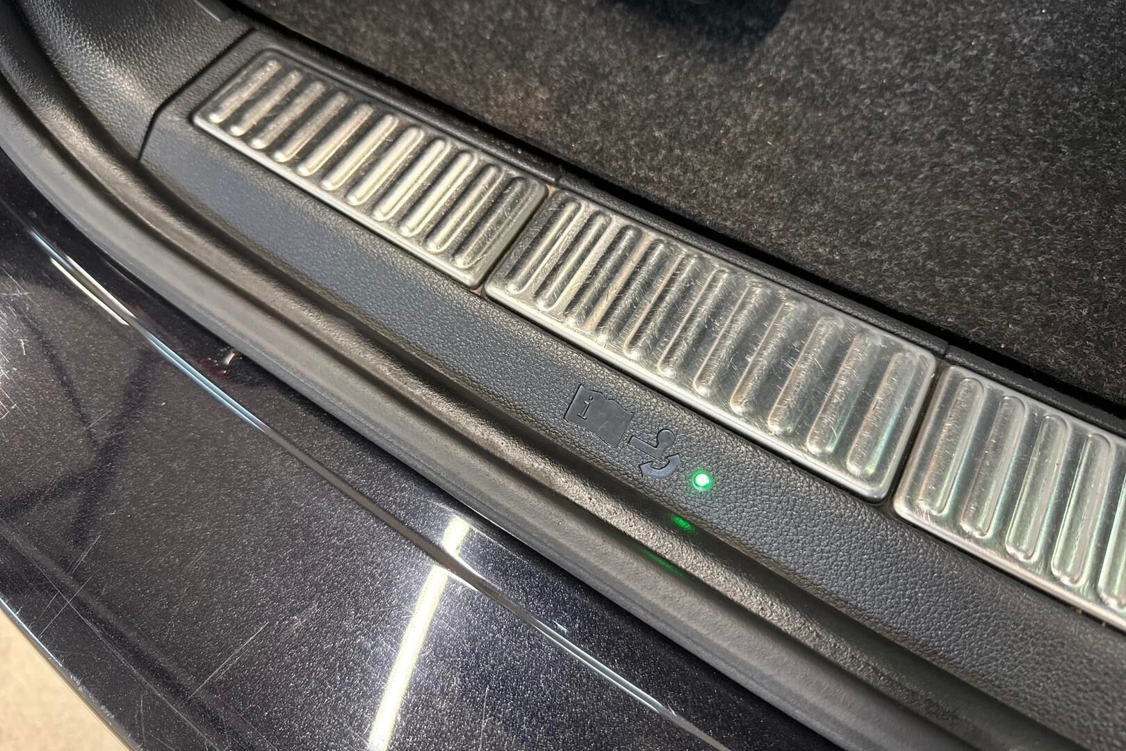 Skoda Superb iso kuva 14