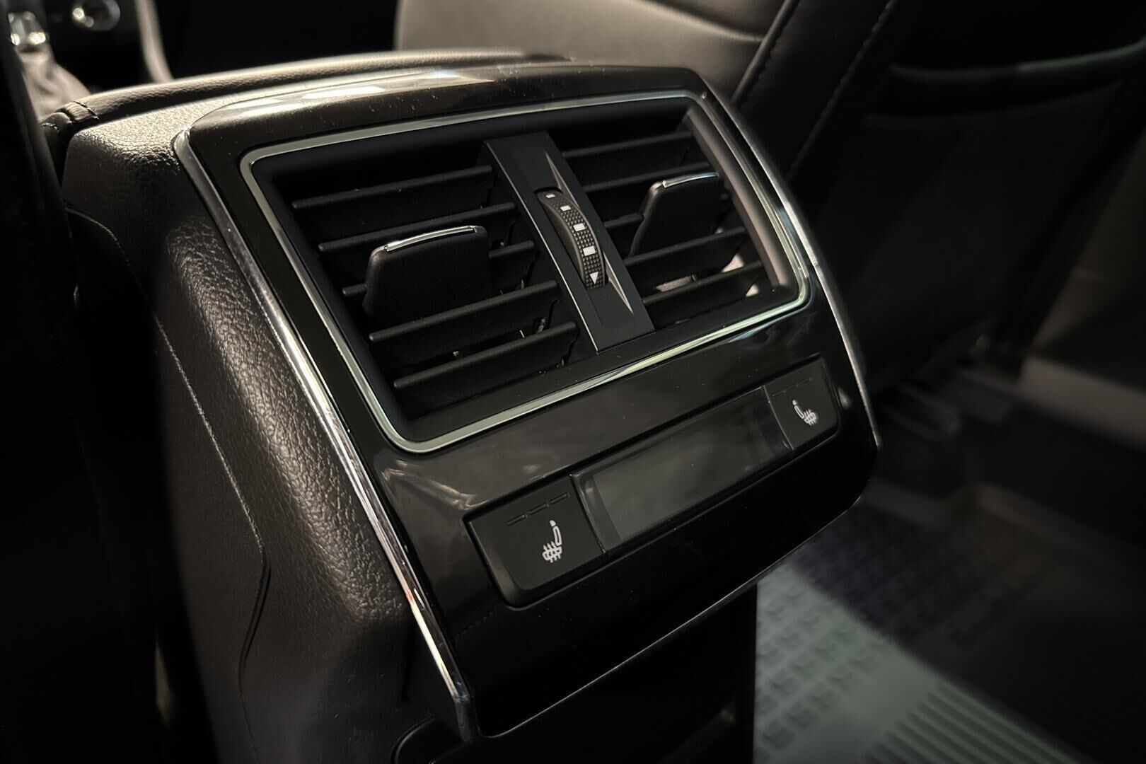 Skoda Superb iso kuva 16