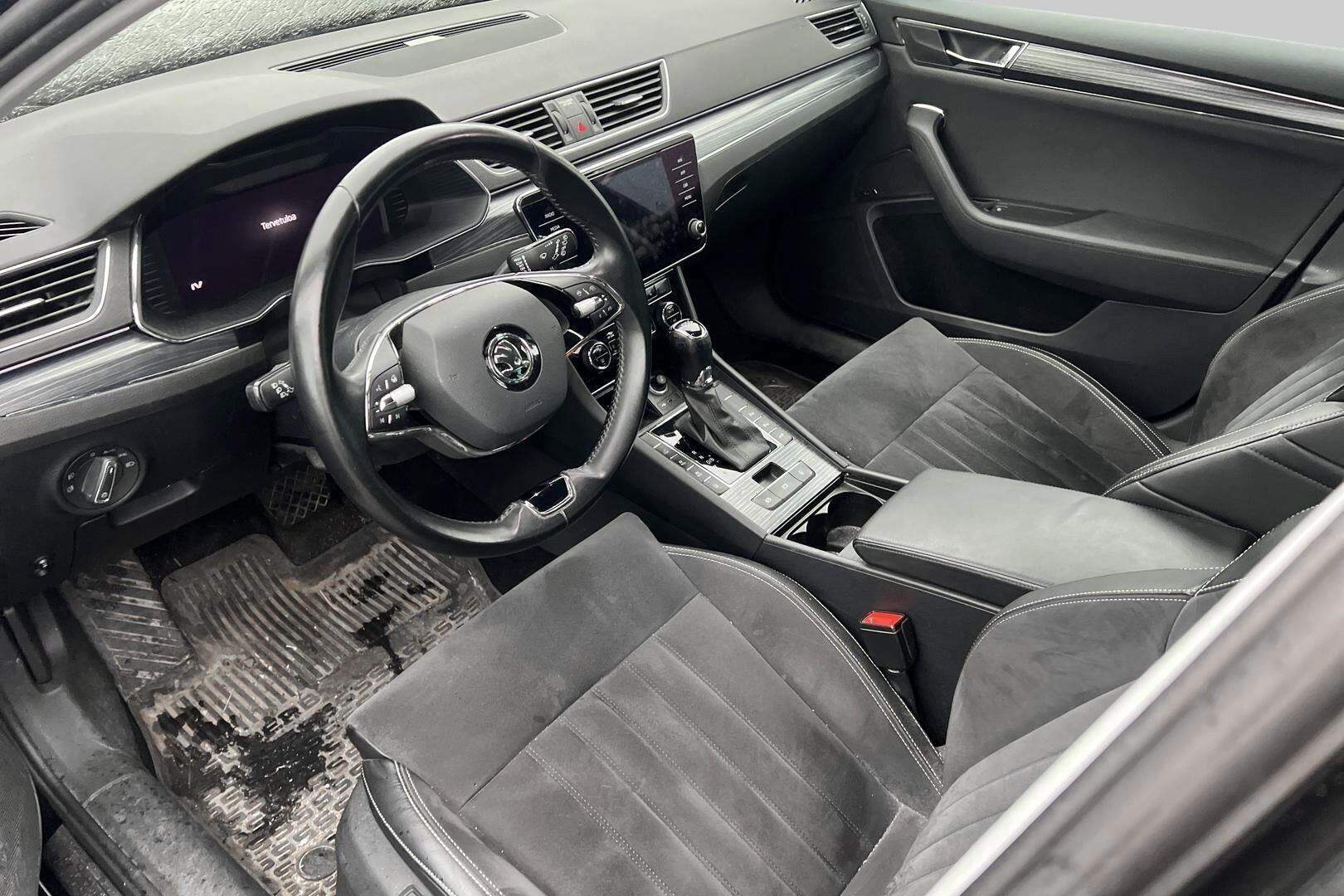 Skoda Superb iso kuva 2