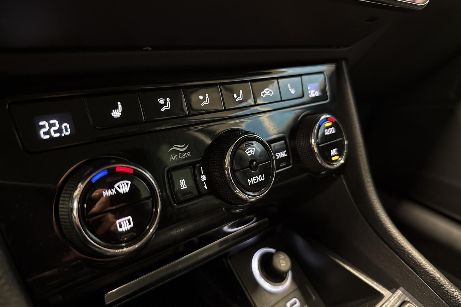Skoda Superb iso kuva 24