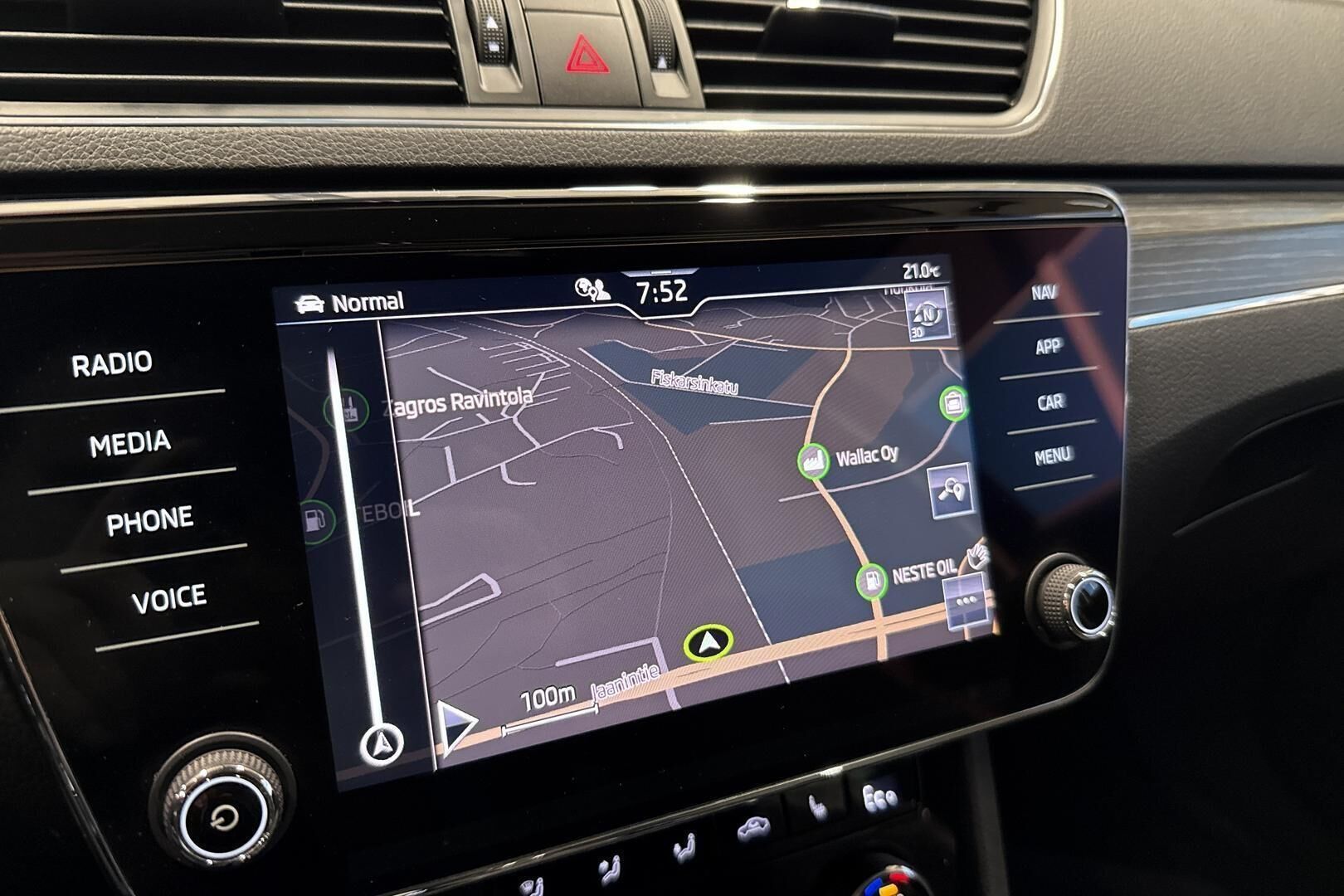 Skoda Superb iso kuva 25
