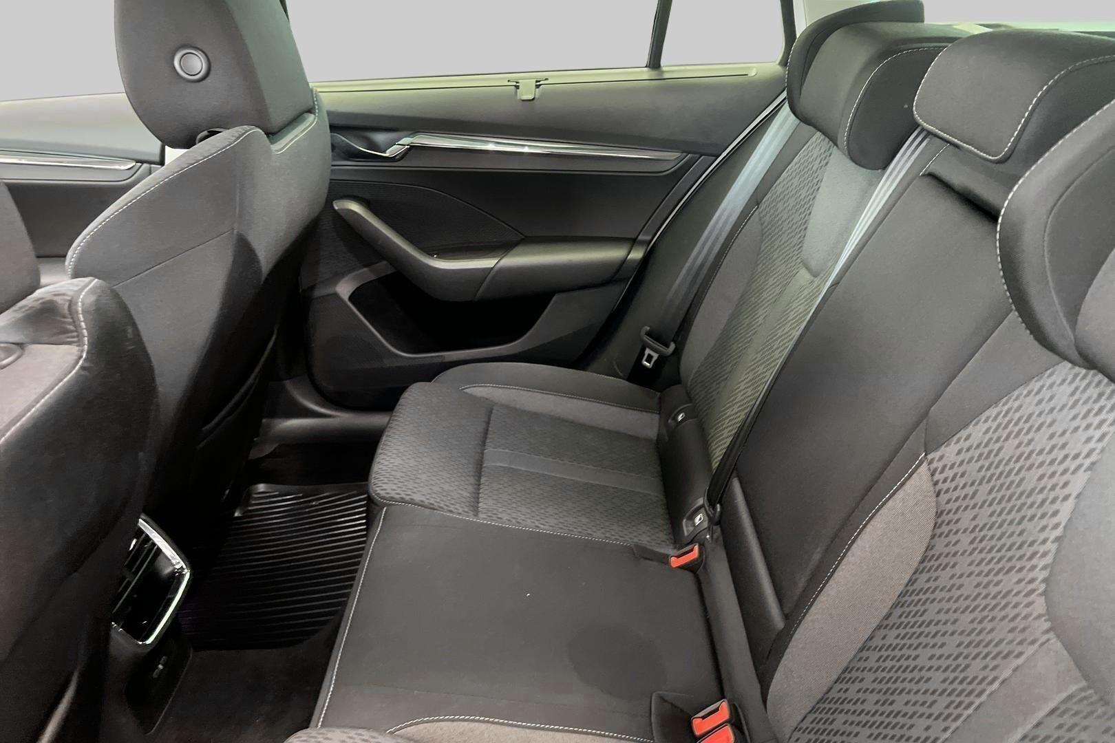 Skoda Octavia iso kuva 10