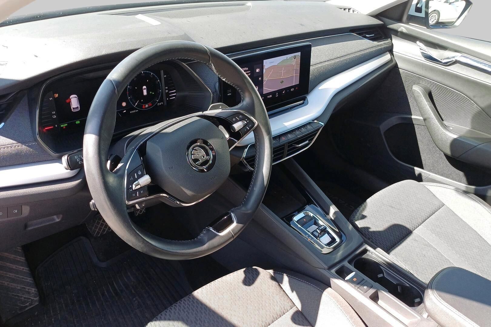 Skoda Octavia iso kuva 2