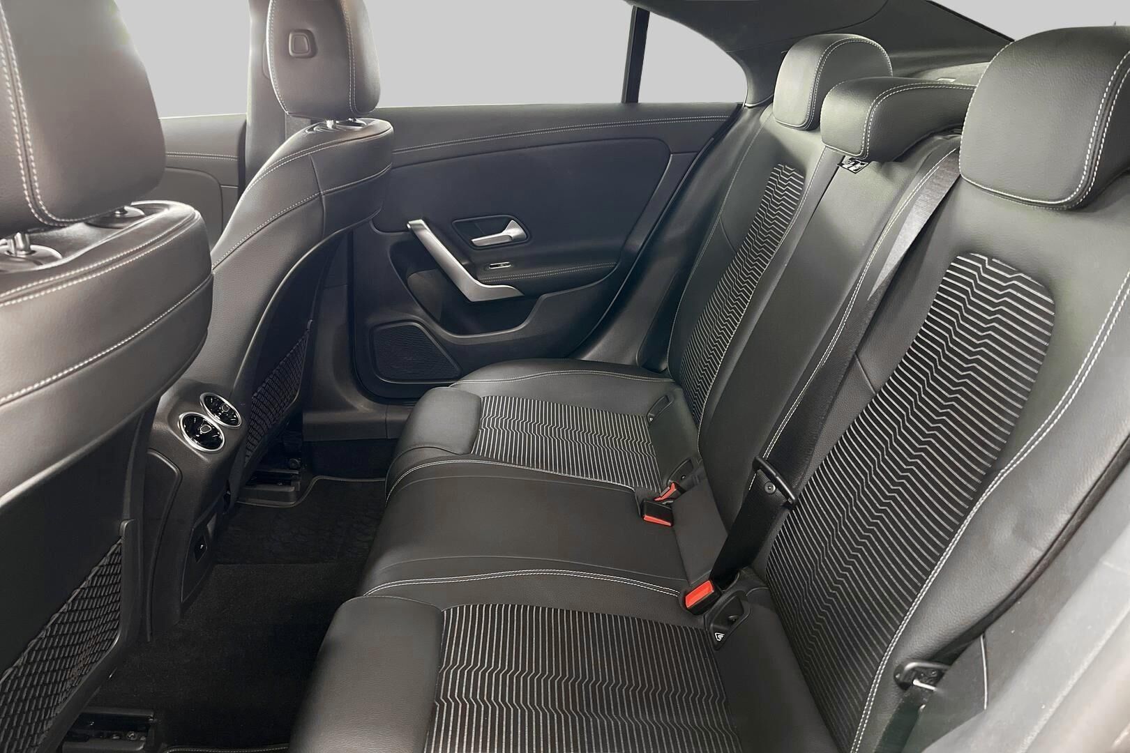 Mercedes-Benz CLA iso kuva 10
