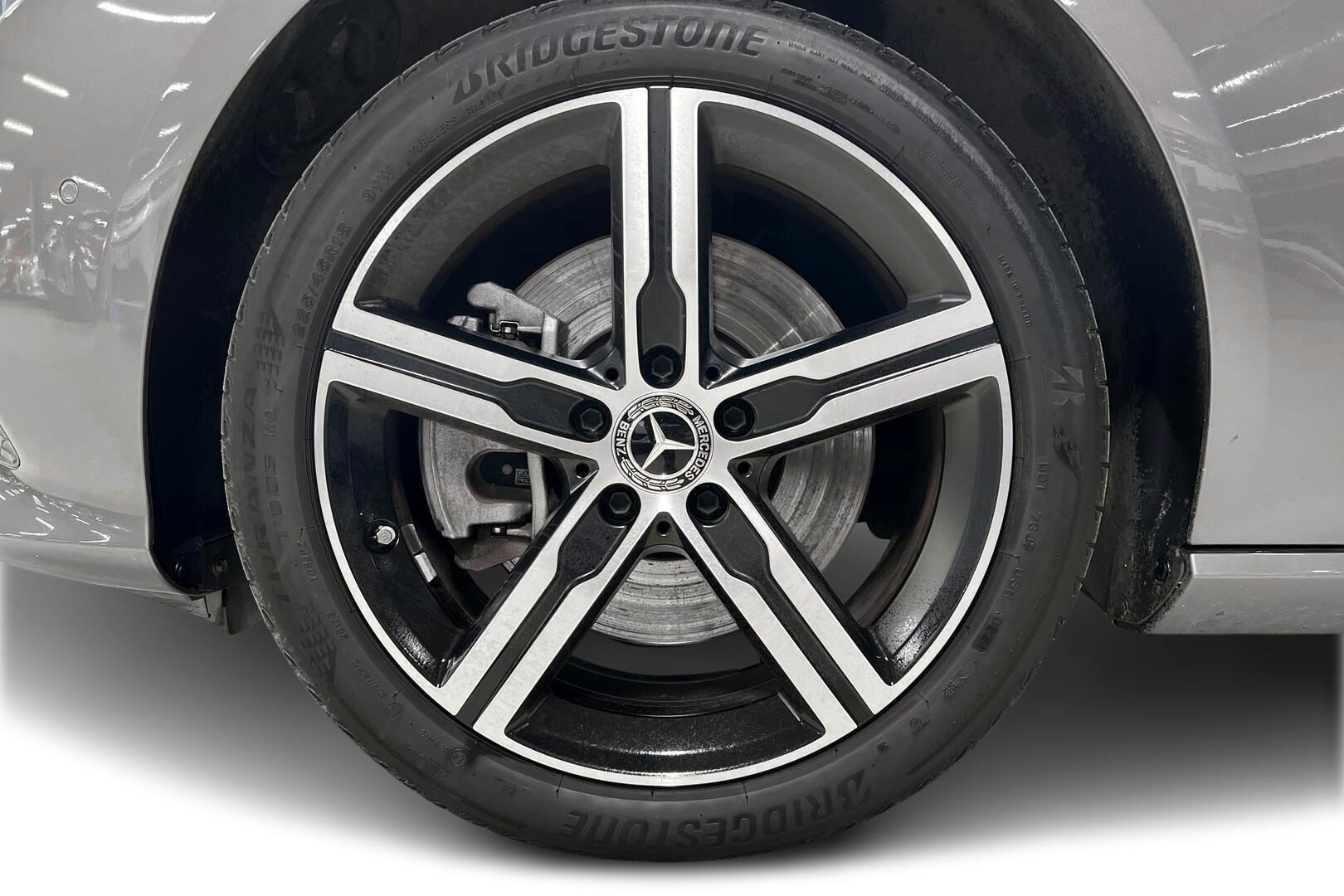 Mercedes-Benz CLA iso kuva 13