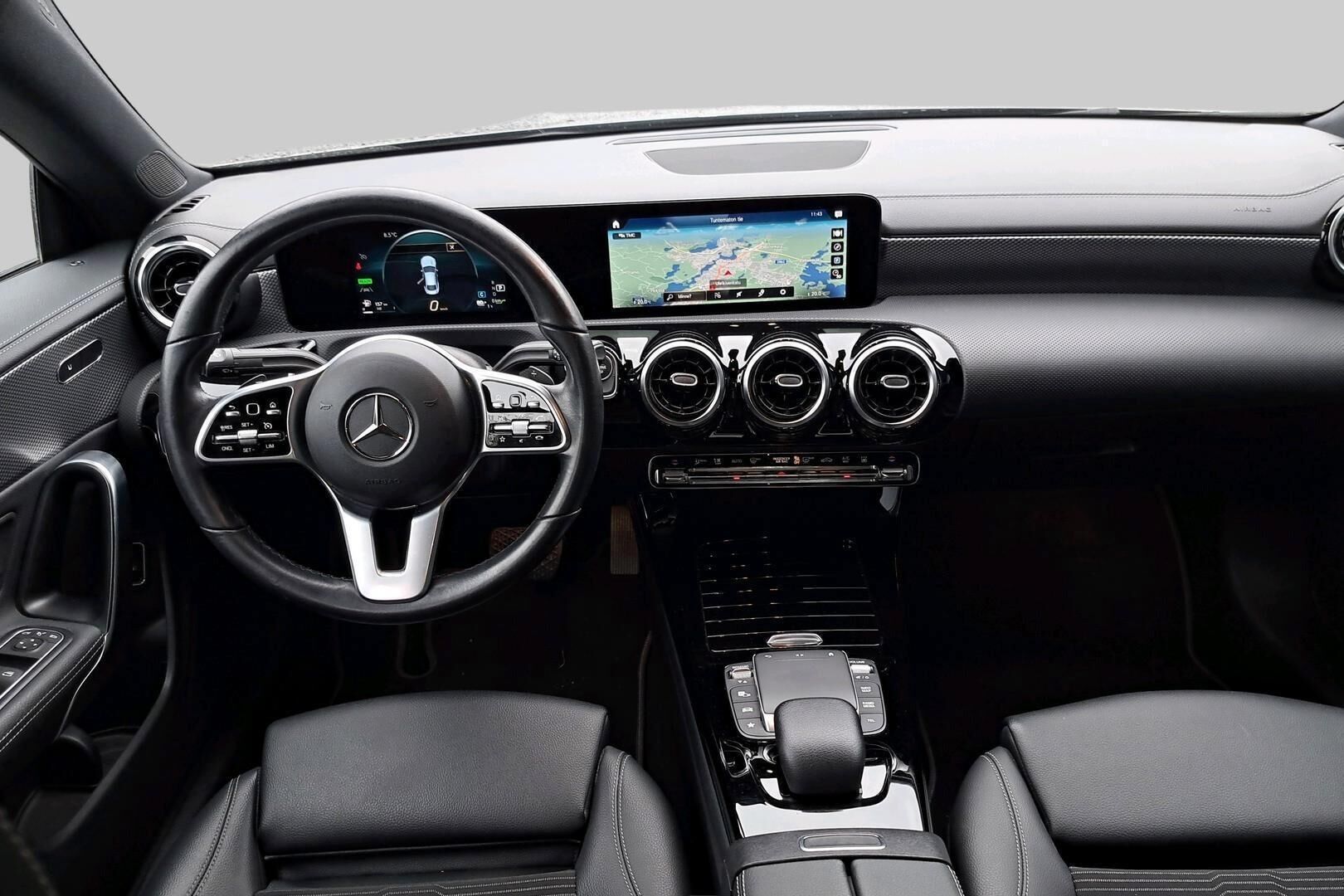 Mercedes-Benz CLA iso kuva 2
