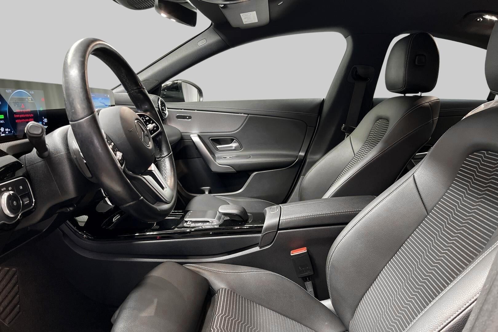 Mercedes-Benz CLA iso kuva 9
