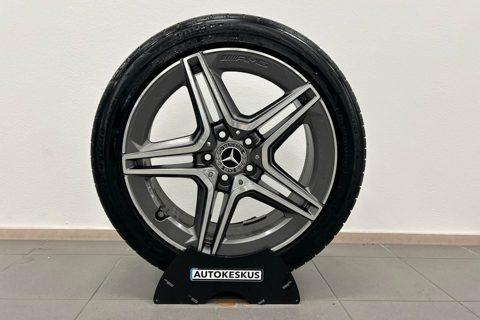 Mercedes-Benz CLA iso kuva 12