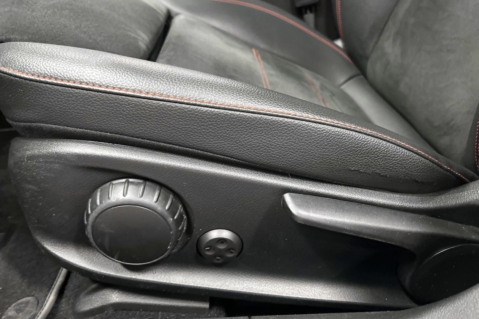 Mercedes-Benz CLA iso kuva 15