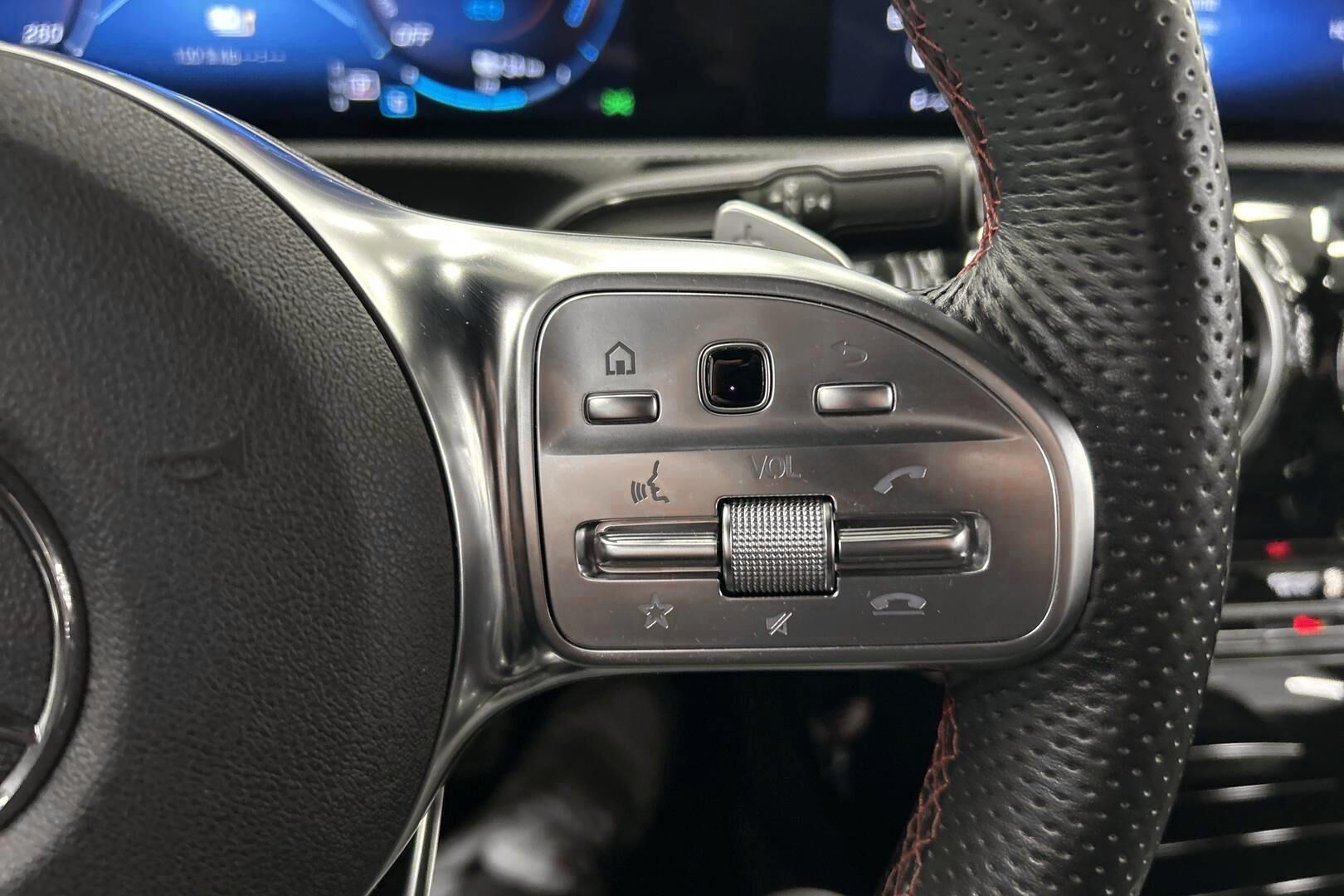 Mercedes-Benz CLA iso kuva 17