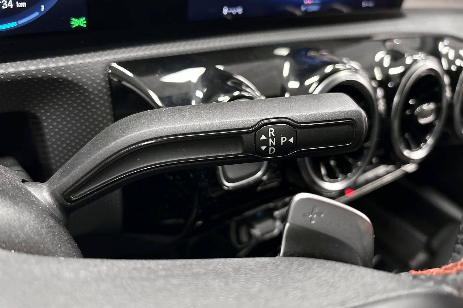 Mercedes-Benz CLA iso kuva 19