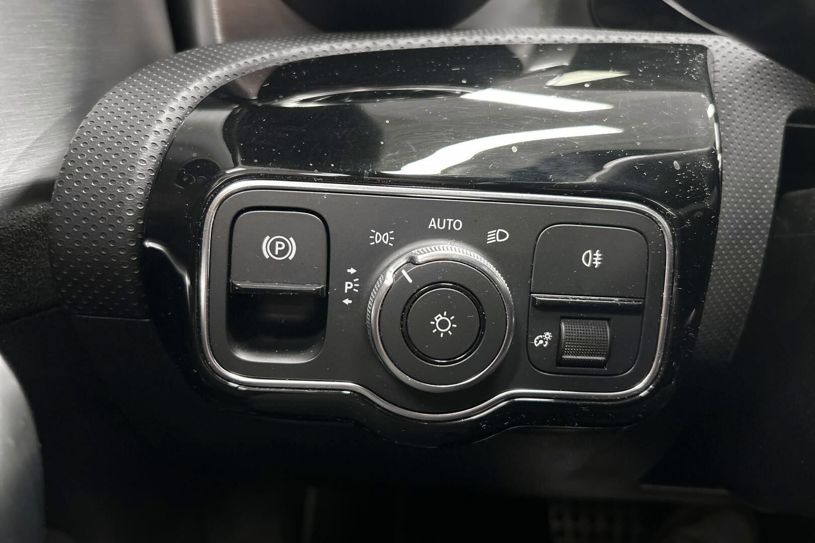 Mercedes-Benz CLA iso kuva 21