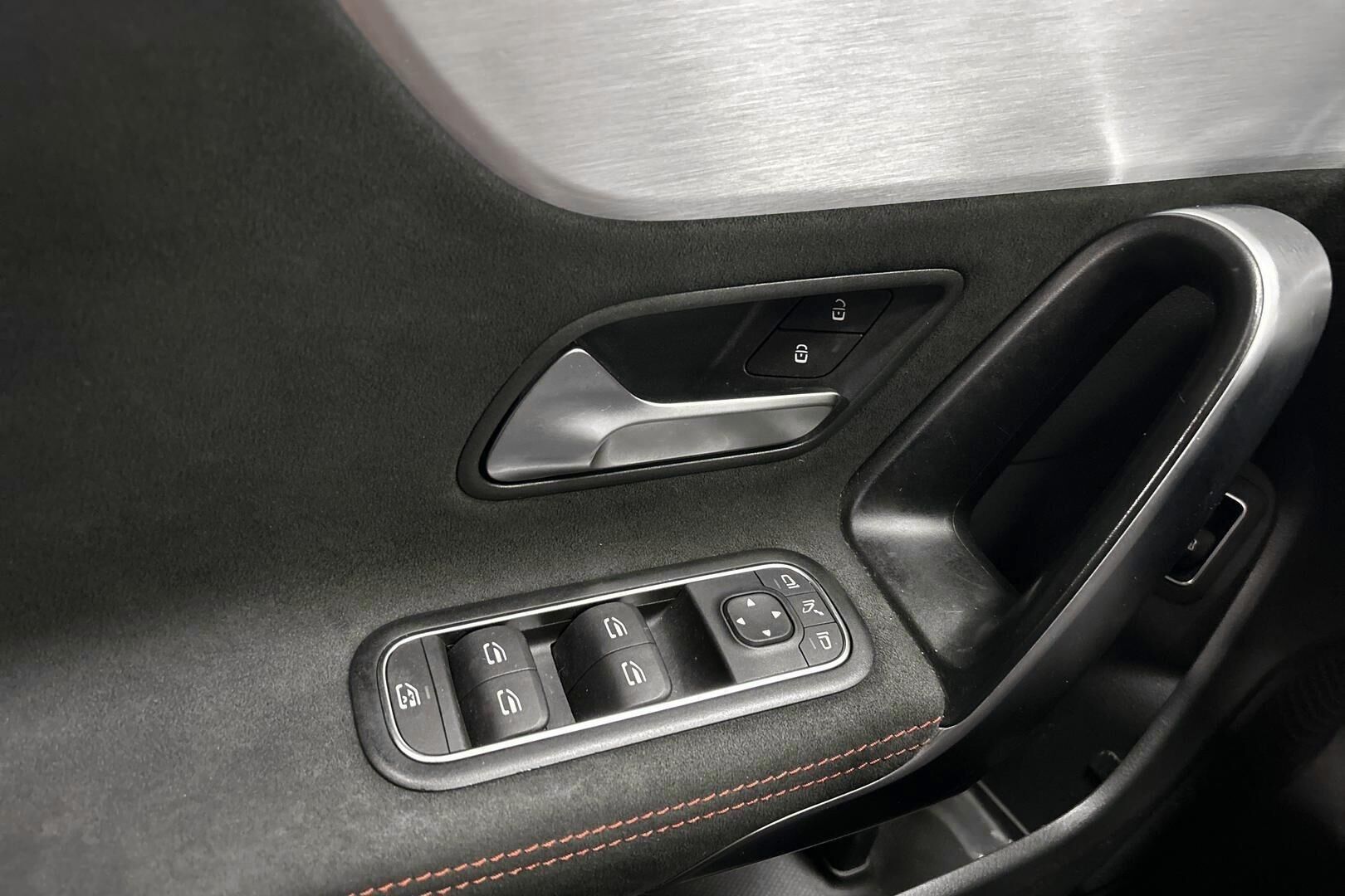 Mercedes-Benz CLA iso kuva 22