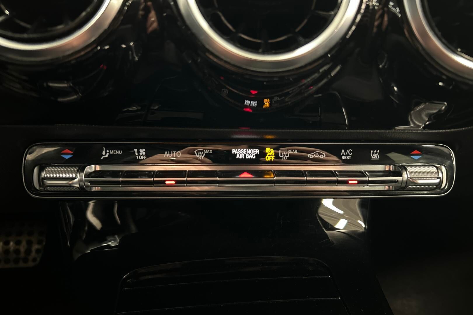 Mercedes-Benz CLA iso kuva 33