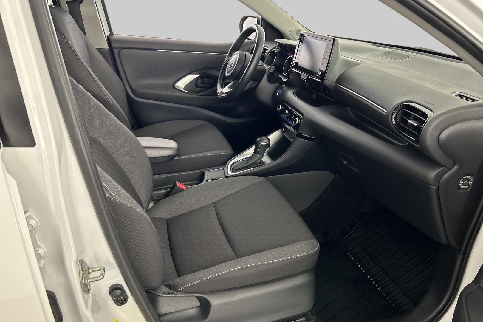 Toyota Yaris iso kuva 9