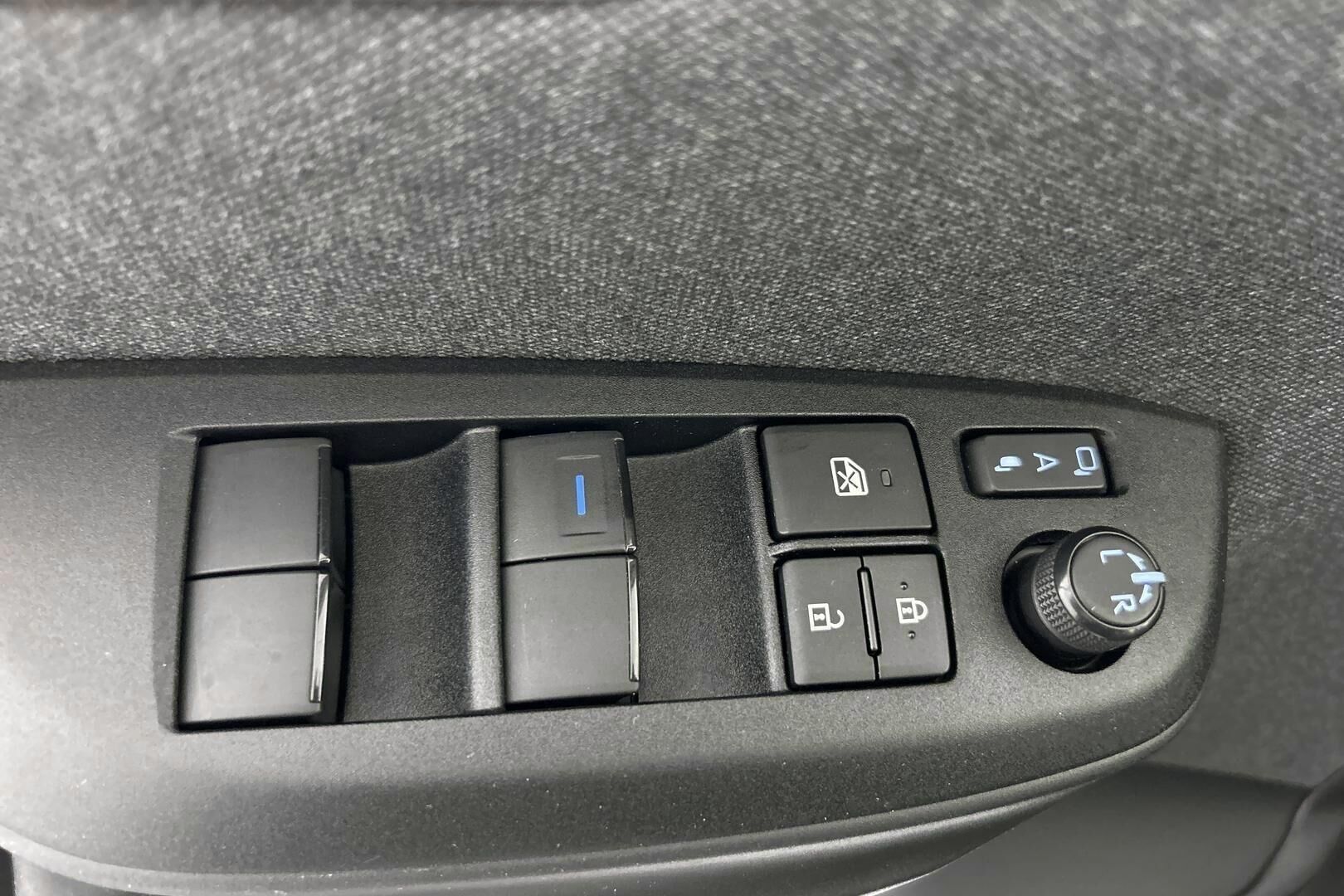 Toyota Yaris iso kuva 22