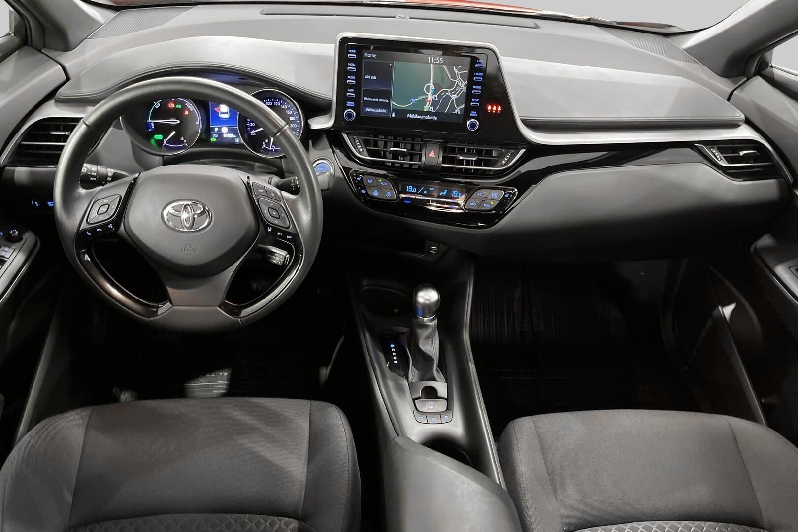 Toyota C-HR iso kuva 9