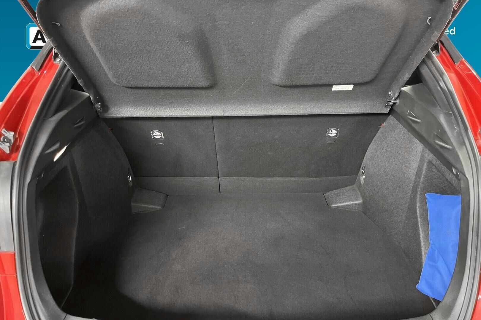 Toyota C-HR iso kuva 10