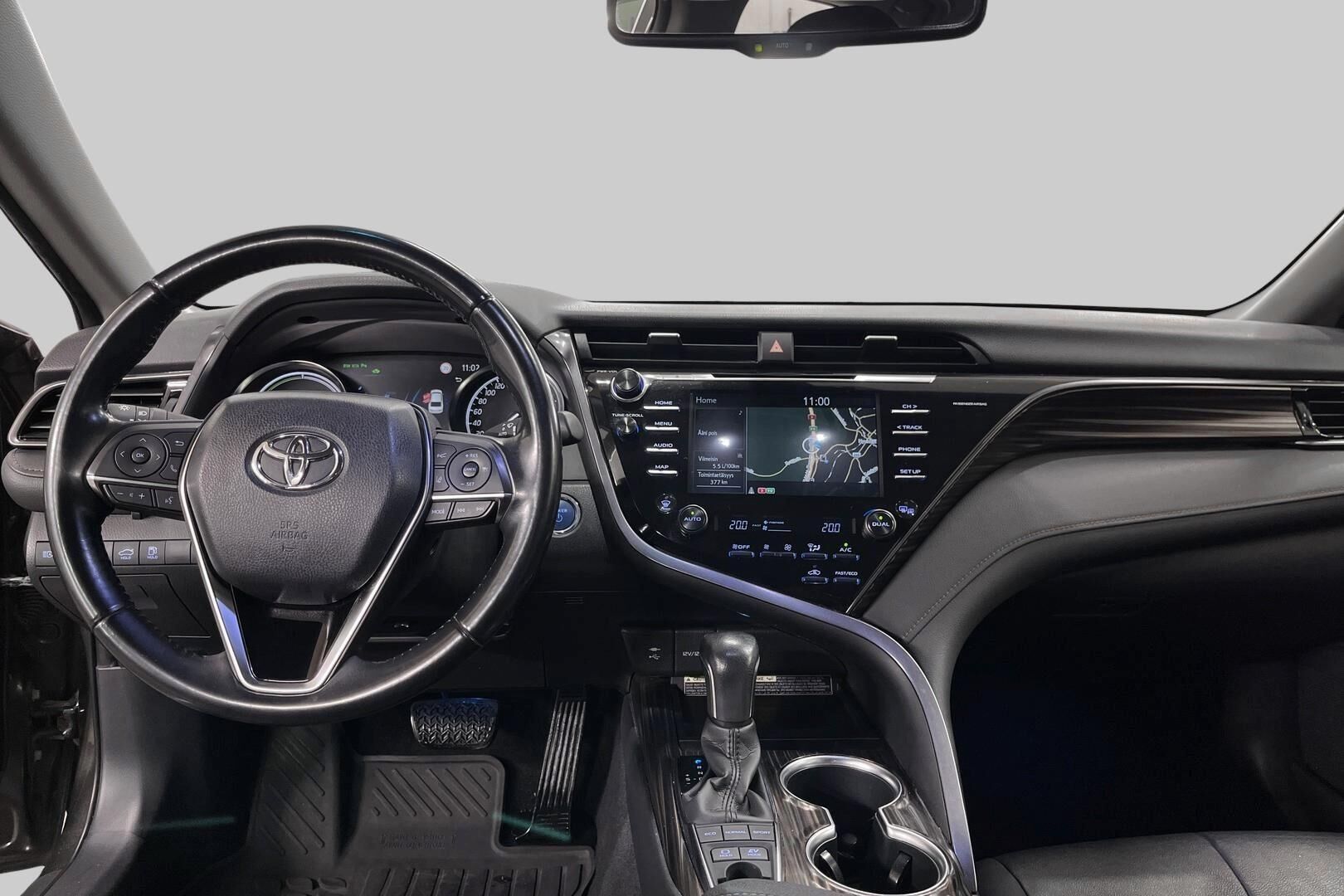 Toyota Camry iso kuva 10