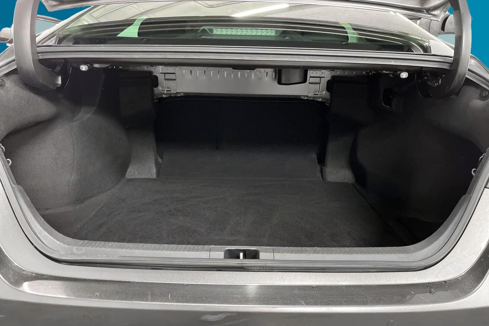 Toyota Camry iso kuva 11