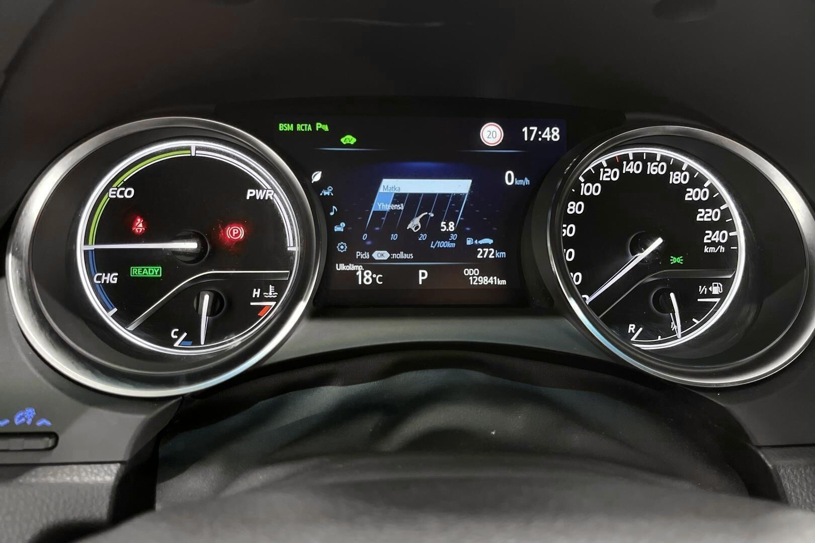 Toyota Camry iso kuva 13