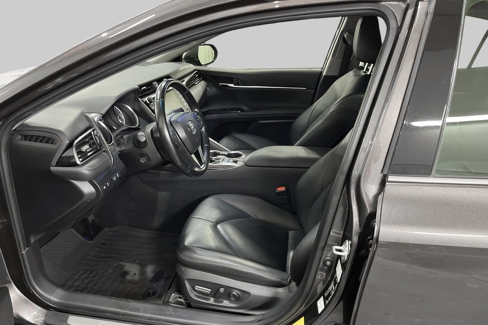 Toyota Camry iso kuva 8