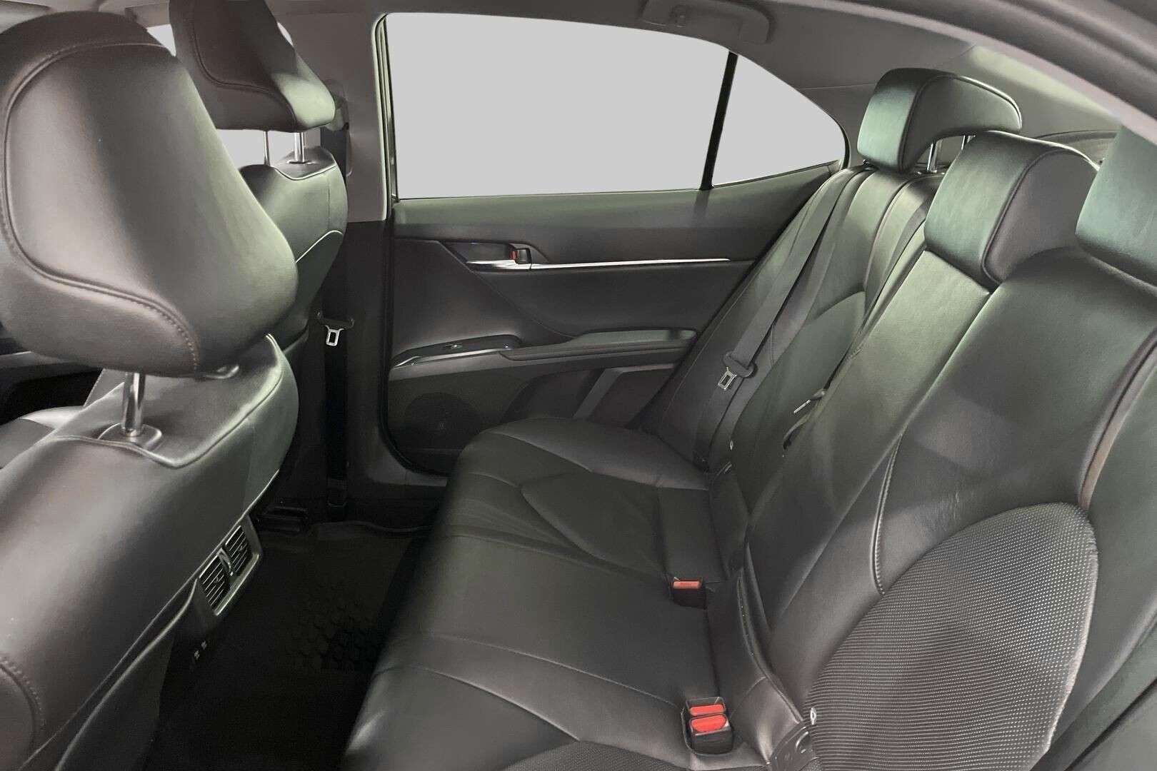 Toyota Camry iso kuva 9
